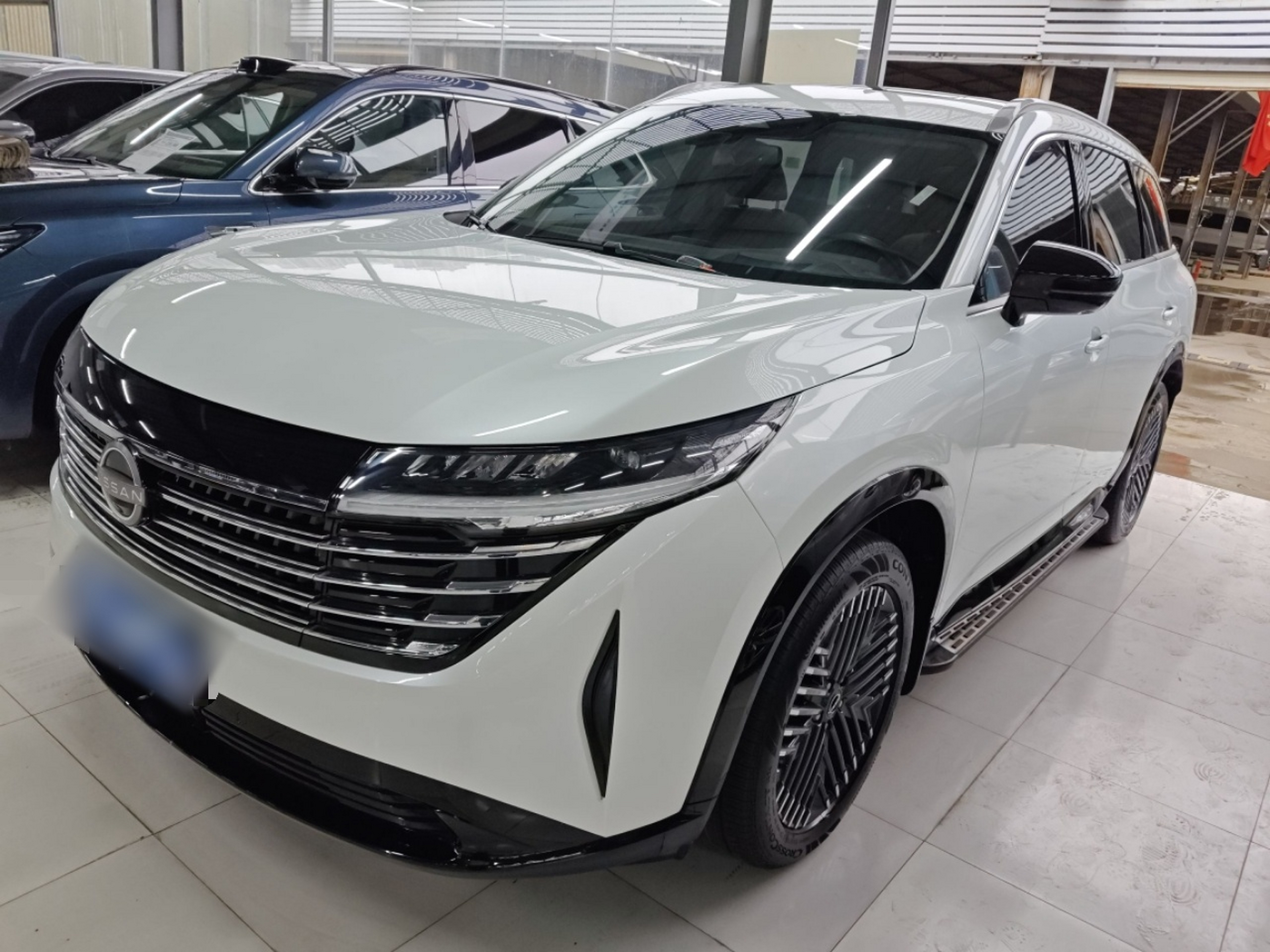 Под передней частью автомобиля