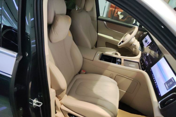 Used Hima AITO M9 2024 Range-Extended Ultra Version 52 kWh 6-Seater Model Right Front Seat