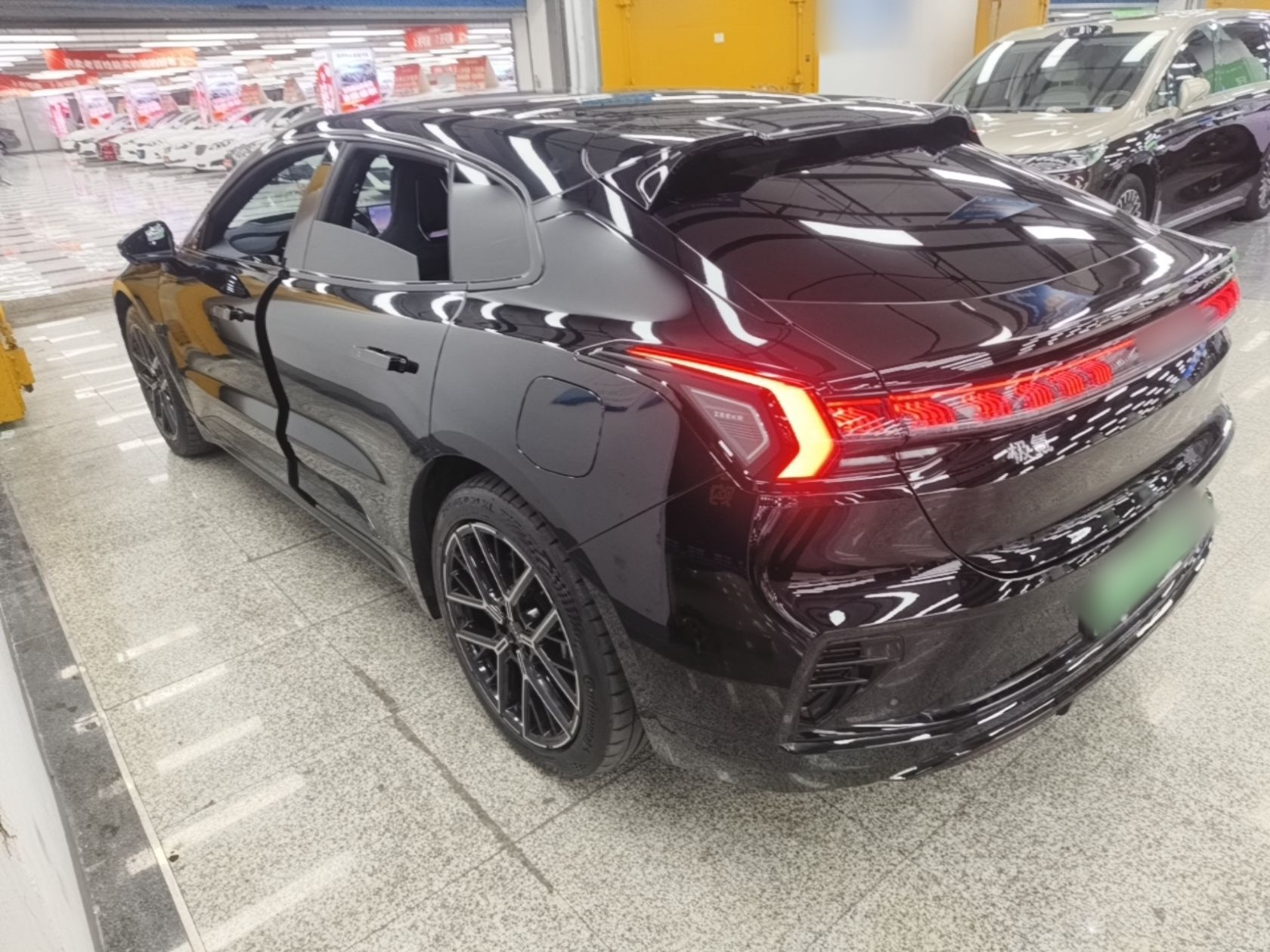 Zeekr 001 2026 95° All-Wheel-Drive Max Edition — снимка 4