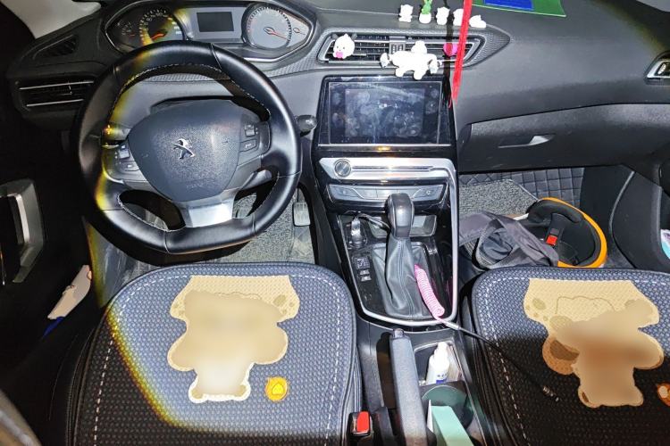 Used Peugeot 308 2018 1.6L Automatic Luxury Edition Center Console