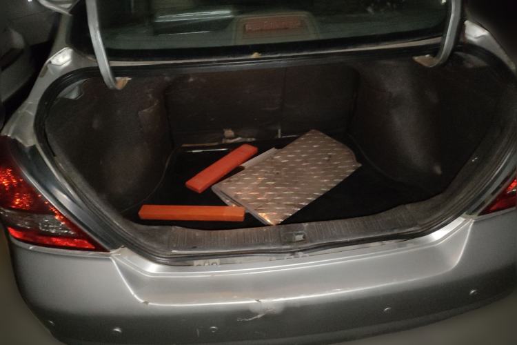 Used Nissan Tiida Sedan 2005 1.6JE AT Trunk