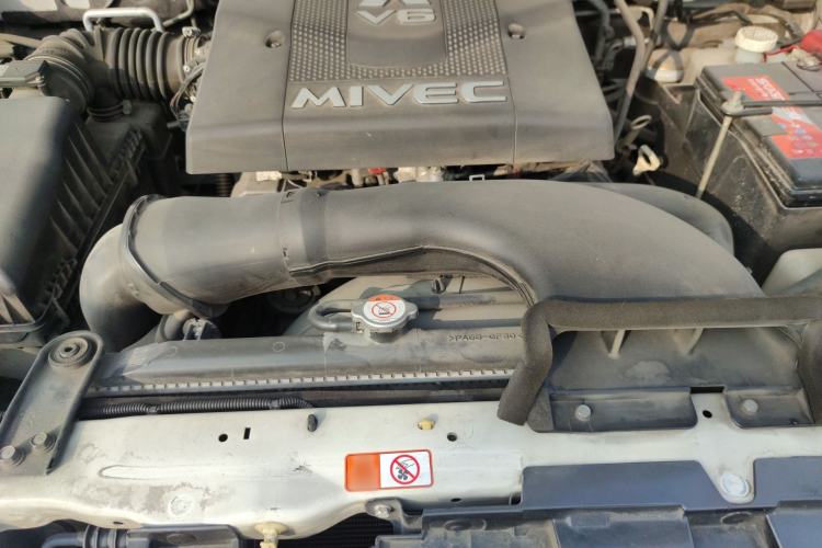 Used Mitsubishi Pajero  Right Front Headlight