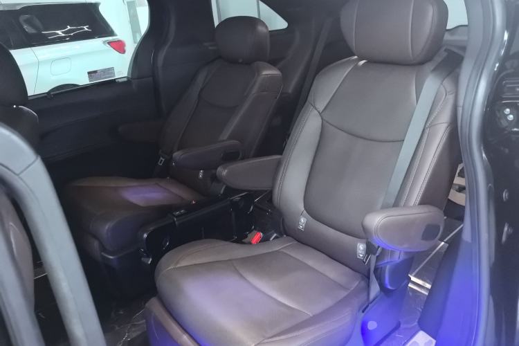 Used Toyota SIENNA 2021 2.5L Hybrid Platinum Edition
