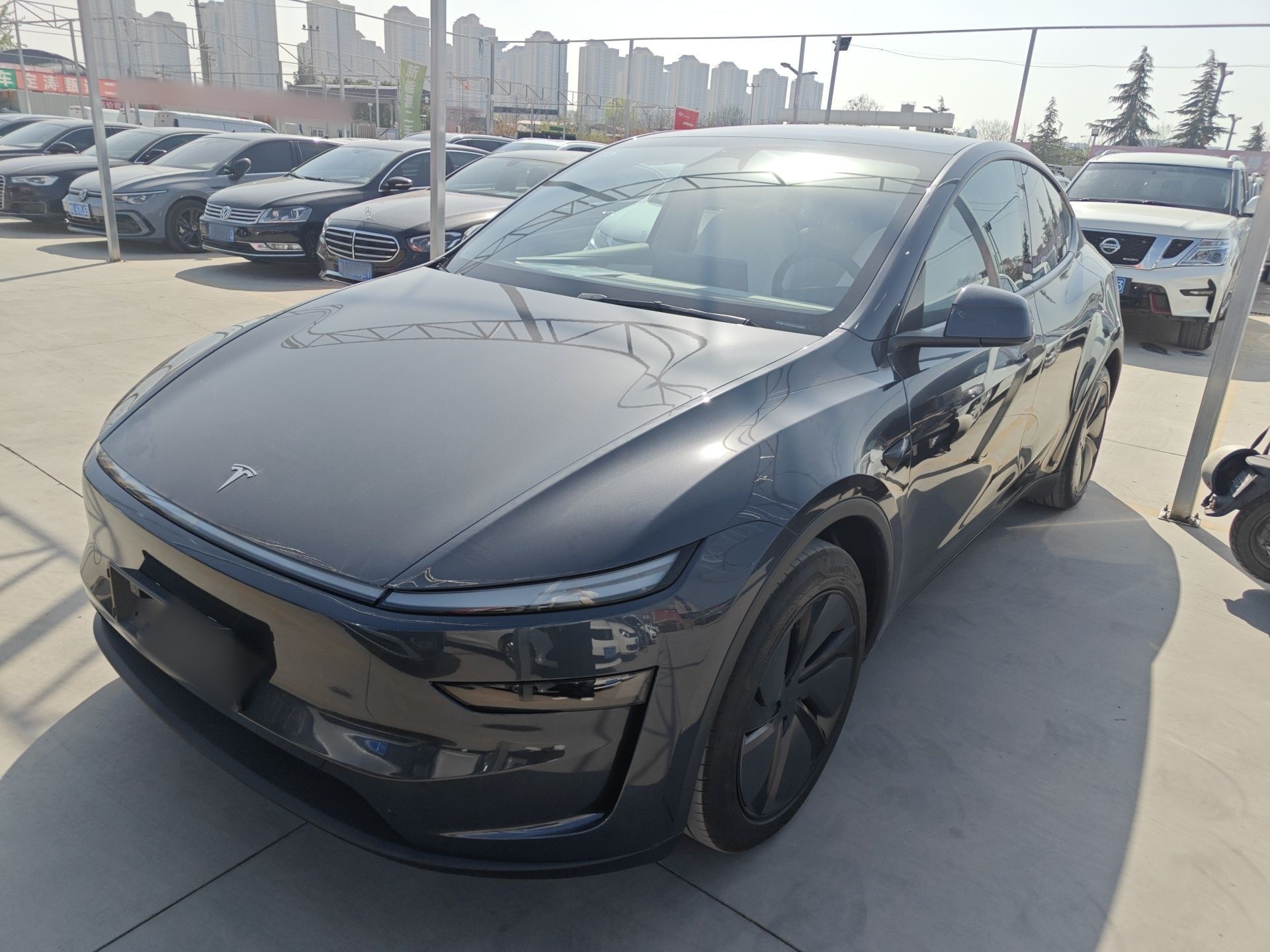 Под передней частью автомобиля