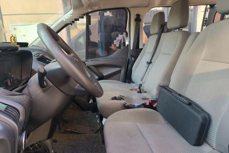 Used Ford Transit 2017 2.0T Diesel Multi-Purpose Commercial Vehicle Mid-Drive Mid-Roof China IV Standard
