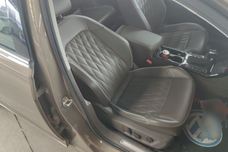 Used Volkswagen Passat 2020 330TSI Luxury Edition China VI Right Front Seat