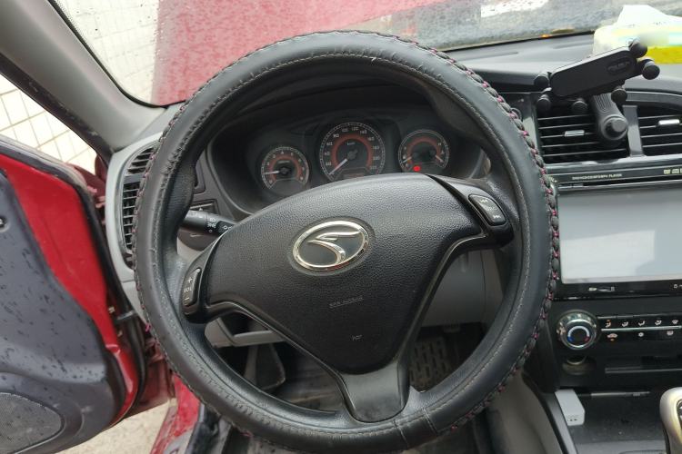 Used Soueast V3 Lingyue 2012 Revised Version 1.5L Manual – Style Edition
