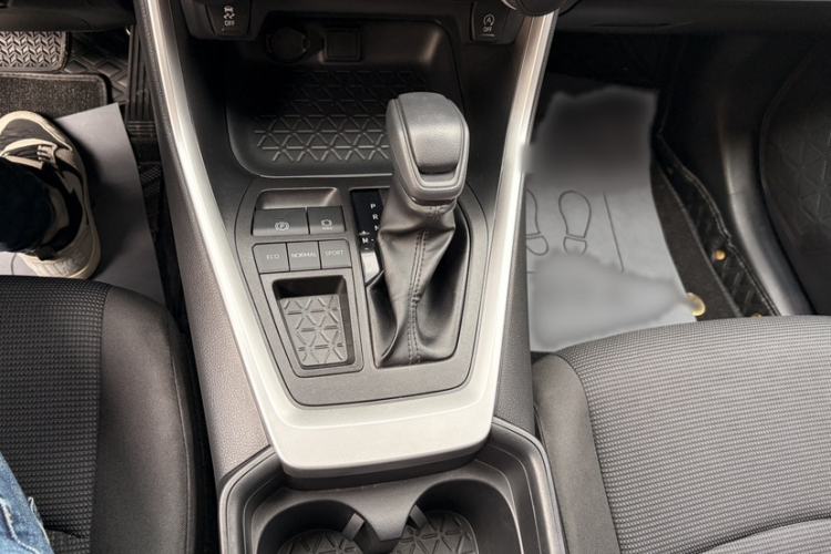 Used Toyota RAV4 2022 2.0L CVT Two-Wheel Drive Urban Edition Interior 4