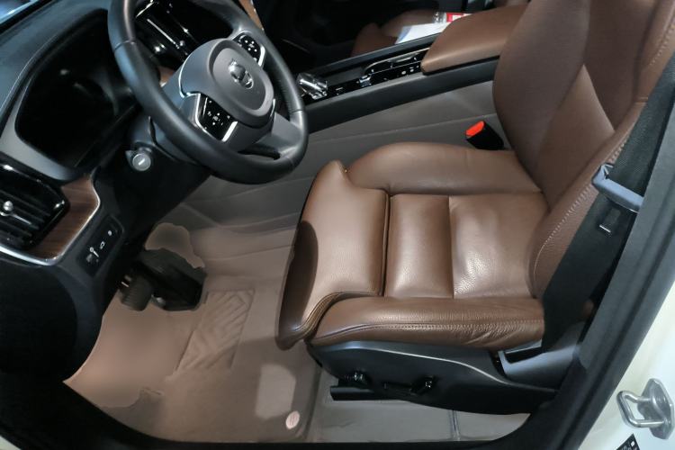 Used Volvo XC60 New Energy 2022 T8 Plug-in Hybrid All-Wheel Drive Smart Luxury Edition
