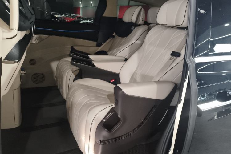 Used Denza D9 2024 DM-i 980 Four-Wheel Drive Prestige Model Left Rear Seat