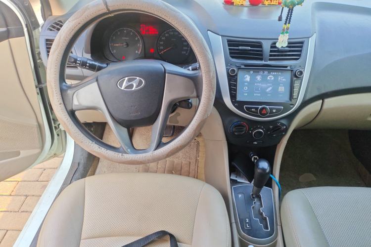 Used Hyundai Verna (older generation) 2014 1.4L Automatic Smart GLS Steering Wheel
