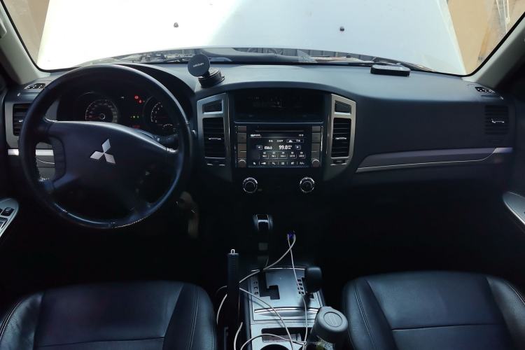 Used Mitsubishi Pajero 2015 3.0L Automatic Elite Overdrive Version China IV Standard
