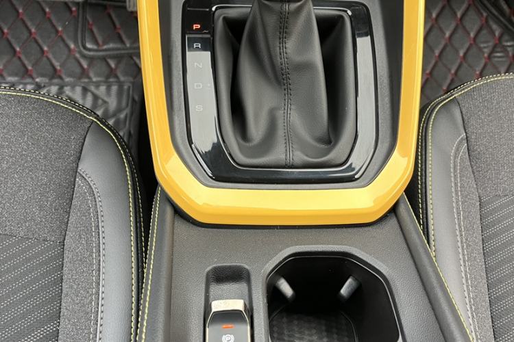 Used Baojun RS-3 2022 SOODA 1.5L CVT Pioneer Edition Gear Lever