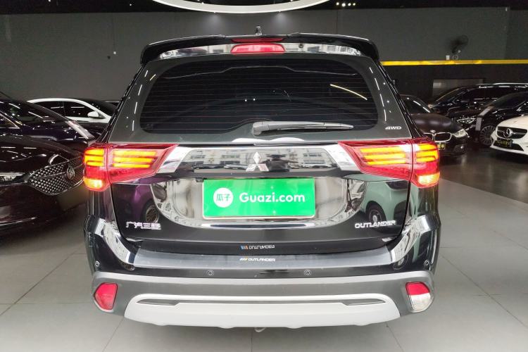 Used Mitsubishi Outlander 2019 2.4L 4x4 Zhi Xiang Edition 5 Seats China VI Standard Rear