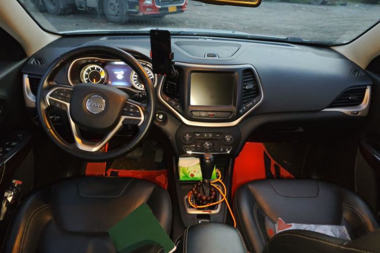 Used Jeep Cherokee 2017 2.0L Superior Edition