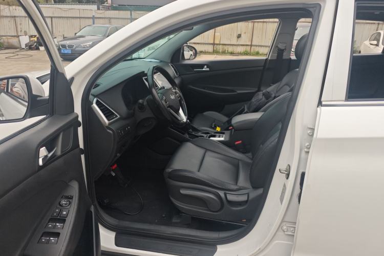 Used Hyundai Tucson 2015 2.0L Automatic Two-Wheel Drive Smart Version
