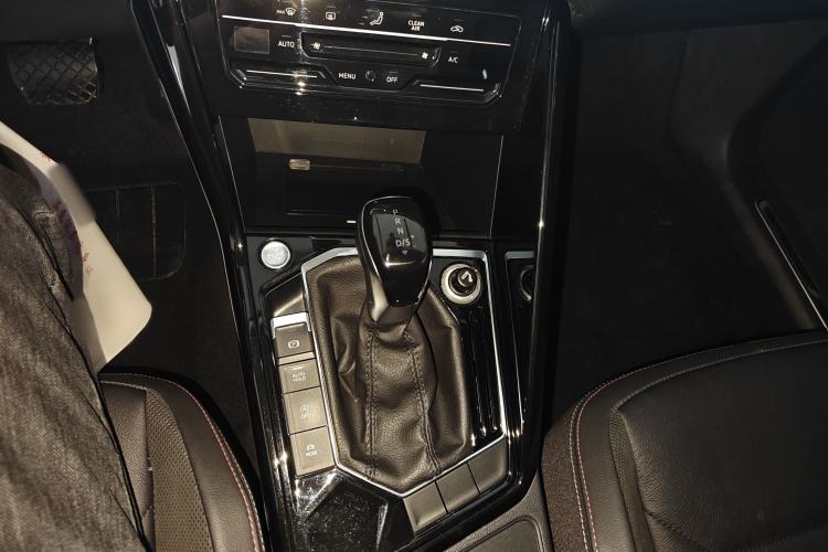 Used Volkswagen Tayron 2020 330TSI Two-Wheel Drive Luxury Smart Connectivity Version Gear Lever