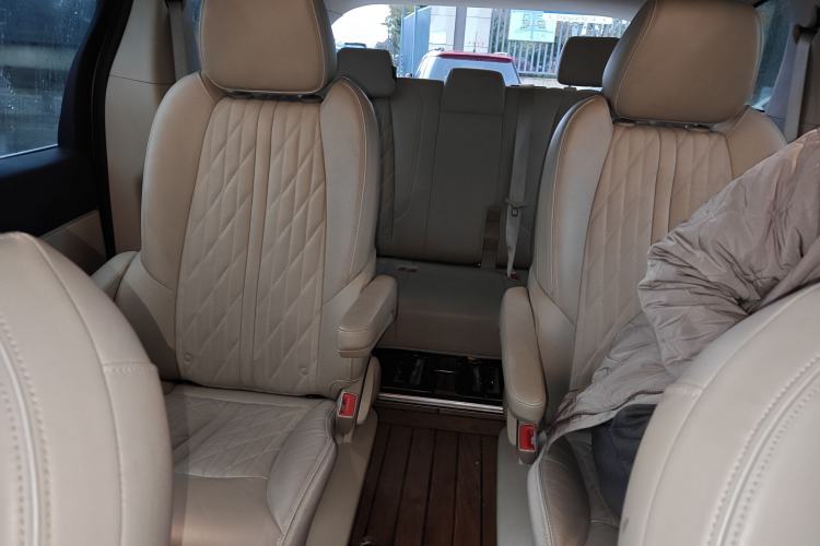 Used Buick GL8 2023 Facelifted Land Cruiser Executive Luxury Version