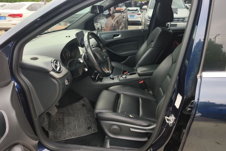 Used Mercedes-Benz B-Class 2018 B 200 Sport Edition Left Front Seat