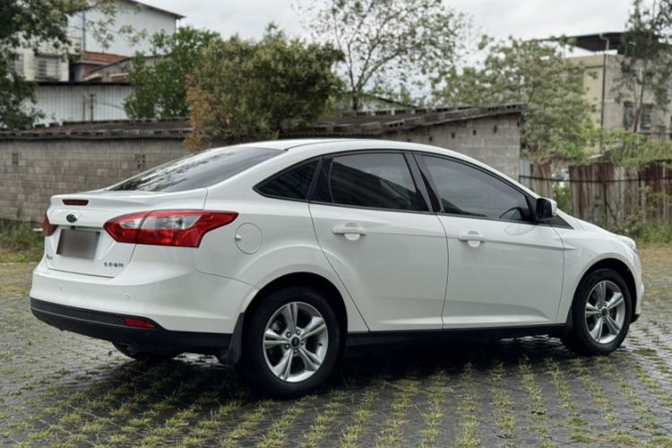 Used Ford Focus 2012 Sedan 1.6L Automatic Fashion Edition