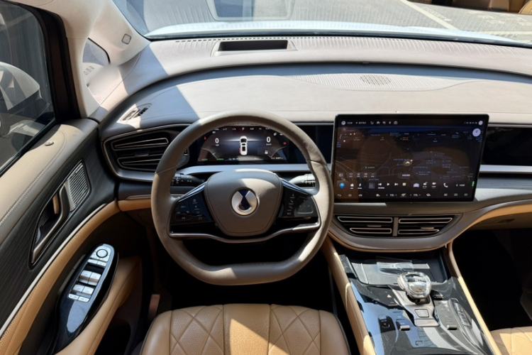 Used Denza D9 2022 EV 600 Four-Wheel Drive Flagship Model
