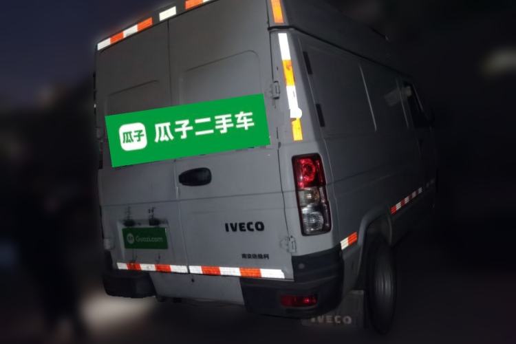 Used Iveco Daily 2017 2.8T V35 Box Truck Low Roof 3-Seater Model 43S5 Rear Right 45 Deg