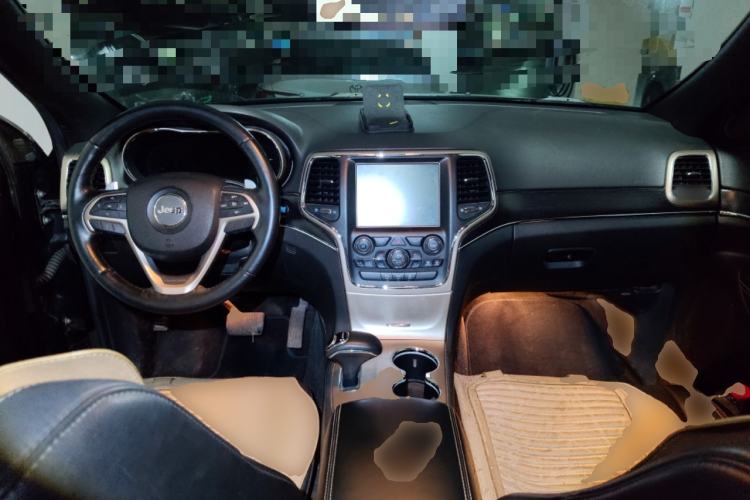 Used Jeep Grand Cherokee 2014 3.6L Elite Navigation Edition Center Console