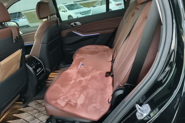 Used BMW X7 2022 xDrive40i Luxury Package with Leading Features