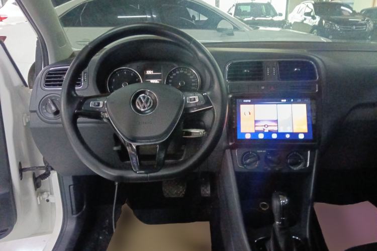 Used Volkswagen Polo 2016 1.6L Automatic Comfort Model Steering Wheel