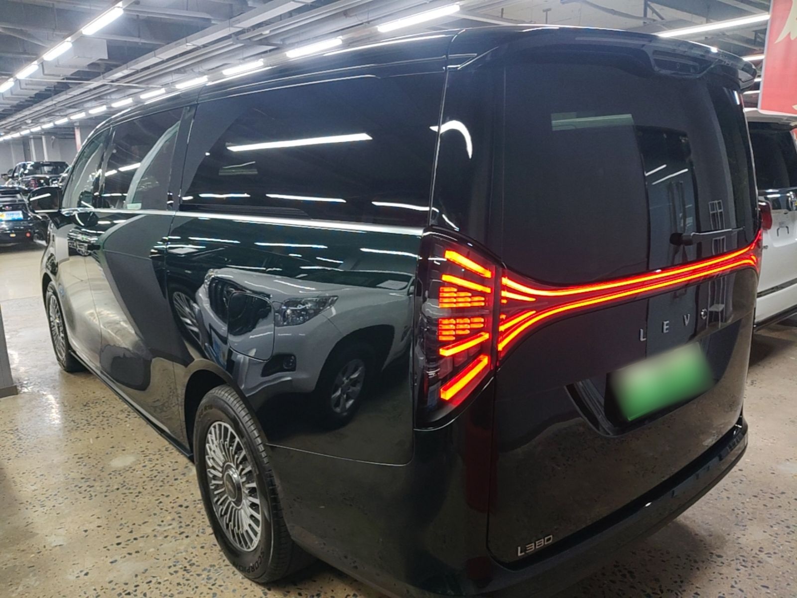 Geely Galaxy LEVC L380 2025 650 km Flagship Edition All-Wheel Drive — снимка 4