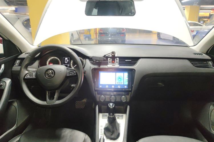 Used Skoda Octavia 2022 1.5L Automatic Comfort Edition Center Console