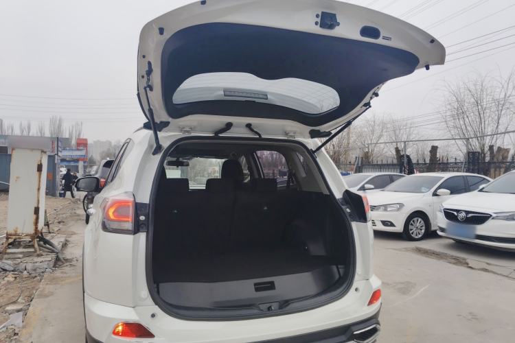 Used Toyota RAV4 2018 2.0L CVT Two-Wheel Drive Fashion X Edition