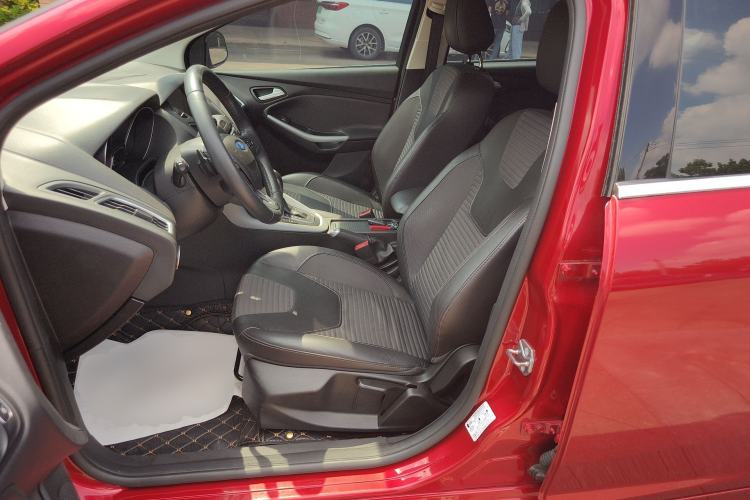 Used Ford Focus 2015 Hatchback EcoBoost 180 Automatic Sport Model Left Front Seat