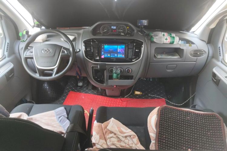 Used SAIC MAXUS Xintu V80 2021 2.0T PLUS AMT Aoyuntong Short-Wheelbase Mid-Roof 5/6-Seater Center Console