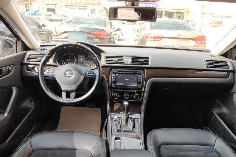 Used Volkswagen Passat 2015 1.8TSI DSG Ultimate Edition Center Console