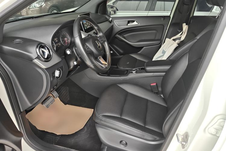 Used Mercedes-Benz B-Class 2015 B 200 Fashion Model Left Front Seat