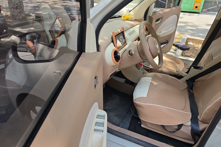 Used Wuling Hongguang MINIEV 2025 Four-Door Version Advanced Edition Interior 3
