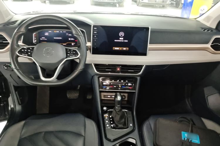 Used Volkswagen Tharu 2023 300TSI Two-Wheel-Drive Full Moon Edition Center Console