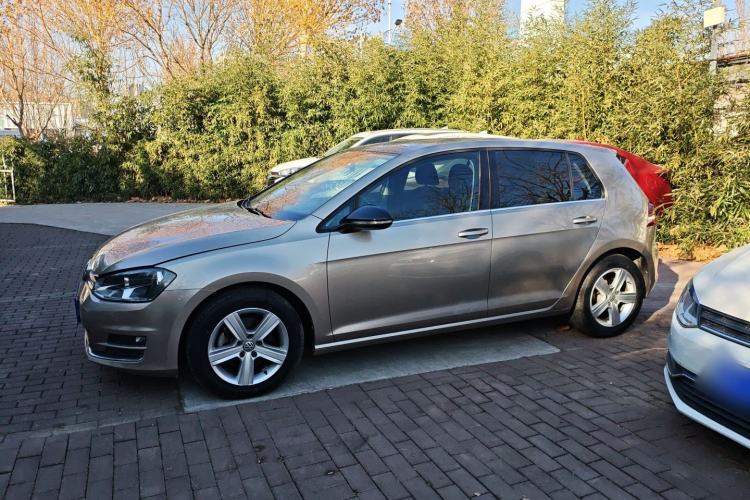 Used Volkswagen Golf 2017 1.6L Automatic Comfort Million-Vehicle Anniversary Edition
