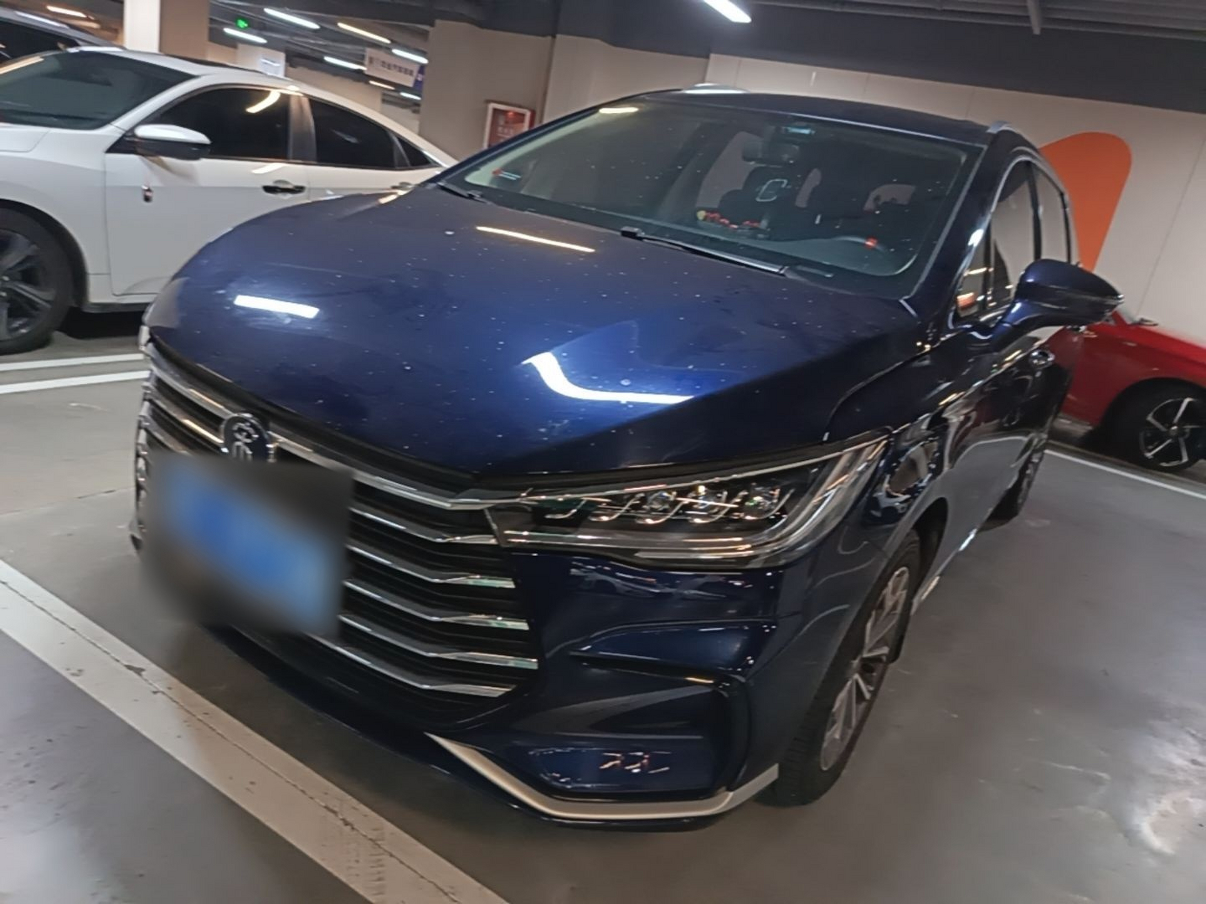 Под передней частью автомобиля