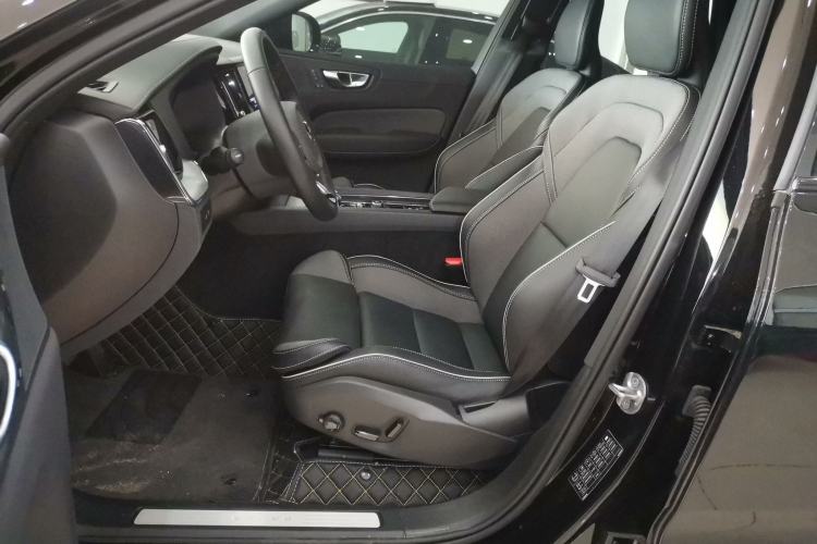 Used Volvo XC60 New Energy 2025 Plug-in Hybrid Long-Range All-Wheel Drive Zhiyuan Extreme Night Black Edition