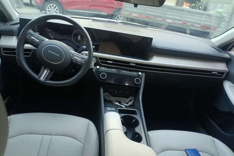 Used Hyundai Sonata 2024 1.5T Pro Center Console