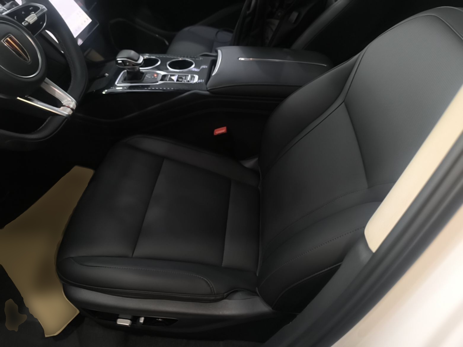 Hongqi HS3 PHEV 2025 Model 117km Jingwei Edition — снимка 17