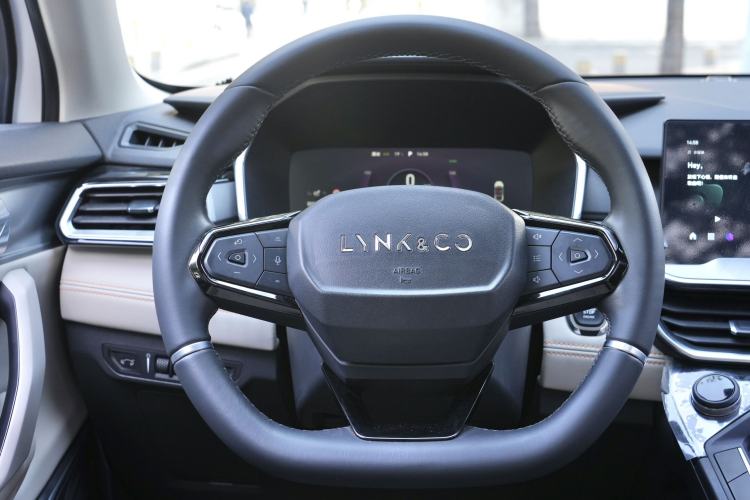 Used Lynk & Co 06 EM-P 2022 PHEV 84 km Range Pro Version Interior 2