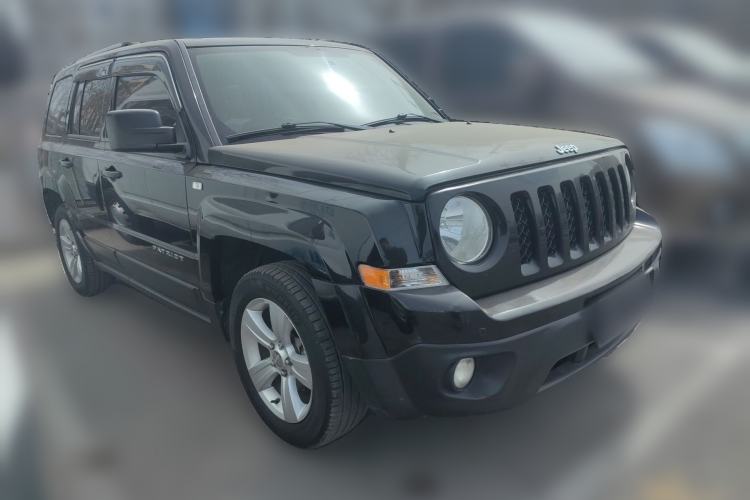 Used Jeep Patriot 2015 2.4L Luxury Navigation Edition Front Right 45 Deg