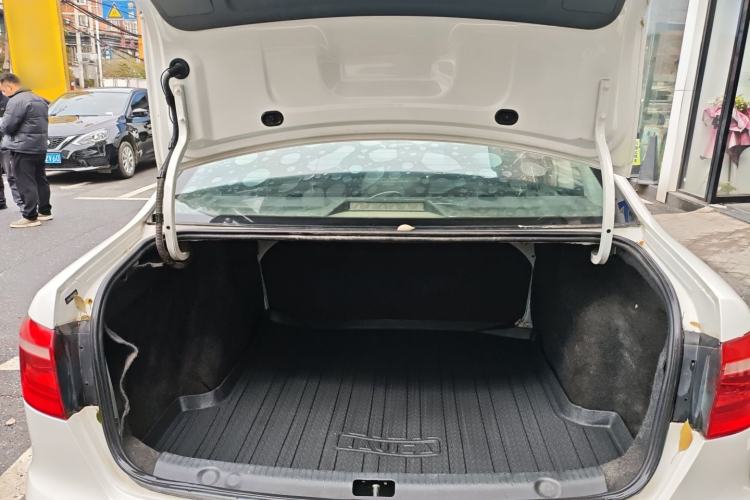 Used Volkswagen Lavida 2013 Revised Classic 1.6L Manual Fashion Edition
