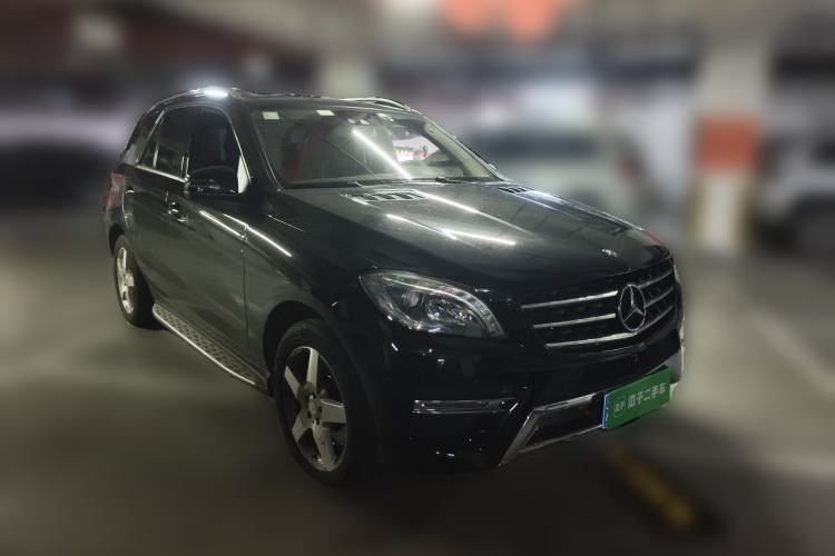 Used Mercedes-Benz M-Class 2014 ML 400 4MATIC Luxury Model Front Right 45 Deg