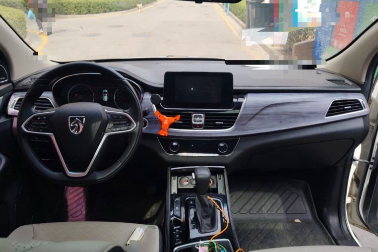 Used Baojun 730 2017 1.5T DCT Flagship Model 7 Seats China V Emission Standard Center Console