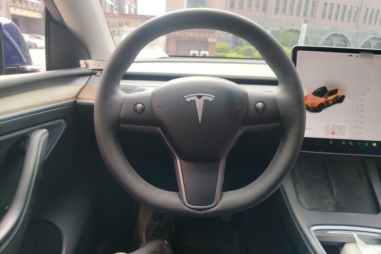Used Tesla Model Y 2021 Long-Range All-Wheel-Drive Version Steering Wheel