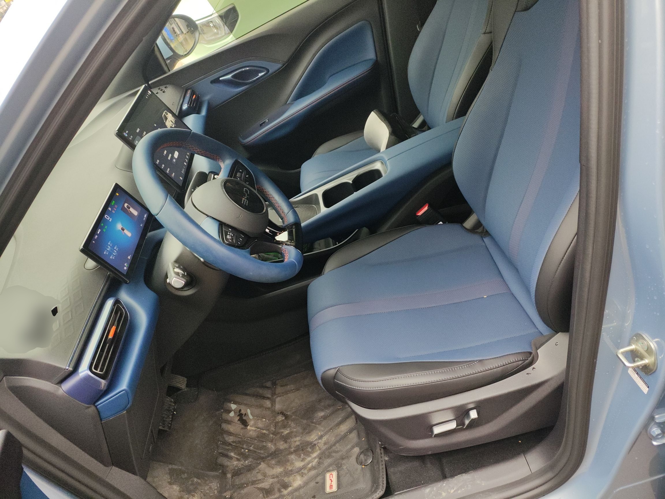 المقاعد الأمامية داخل السيارة